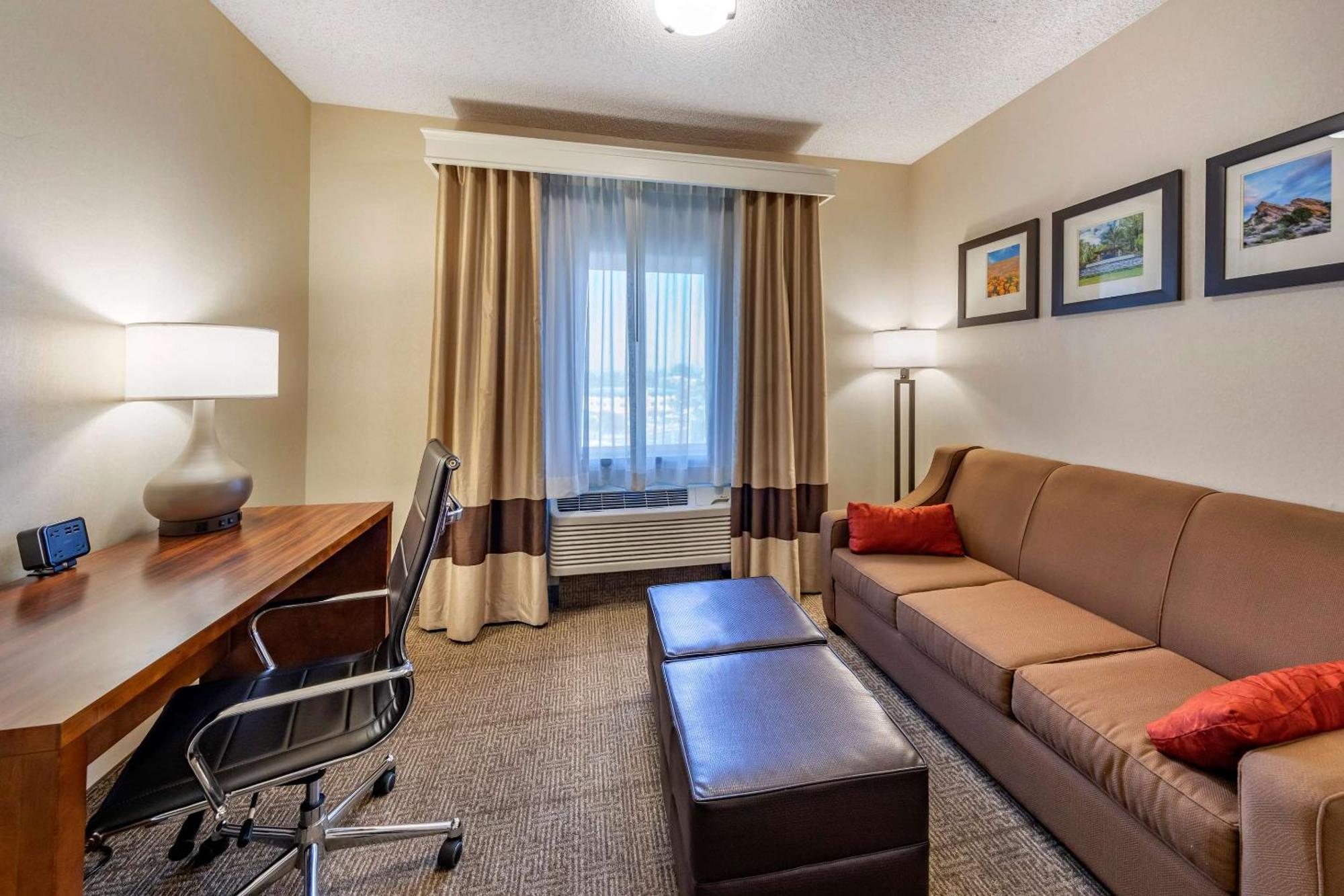 Comfort Suites Near Six Flags Magic Mountain Stevenson Ranch Buitenkant foto